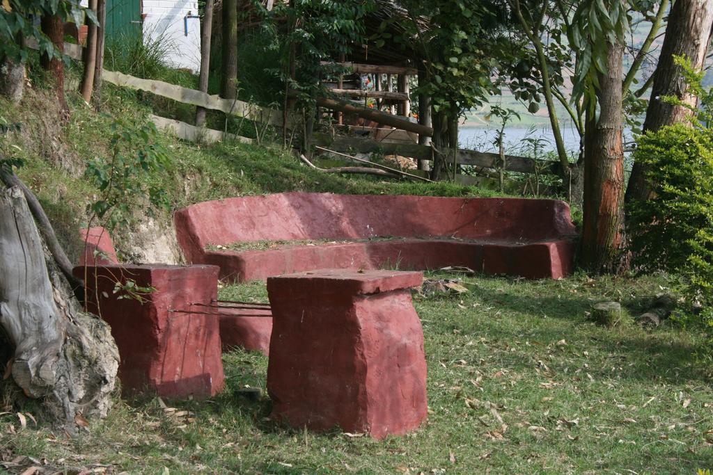 Amasiko Homestay Lake Bunyonyi キバレ エクステリア 写真