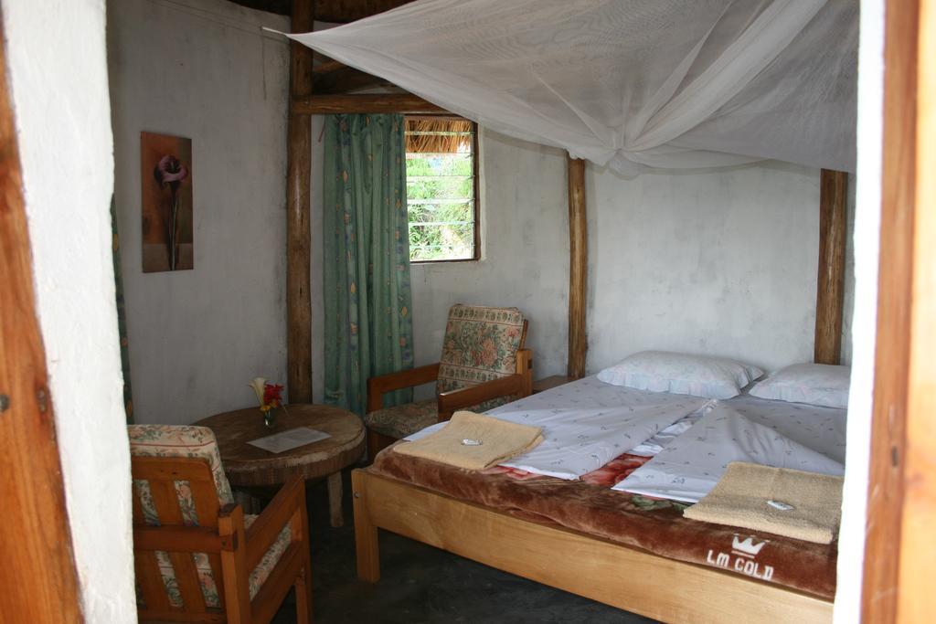 Amasiko Homestay Lake Bunyonyi キバレ エクステリア 写真
