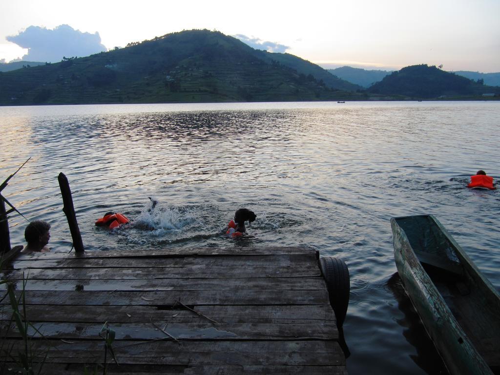 Amasiko Homestay Lake Bunyonyi キバレ エクステリア 写真