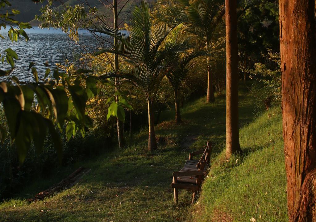 Amasiko Homestay Lake Bunyonyi キバレ エクステリア 写真